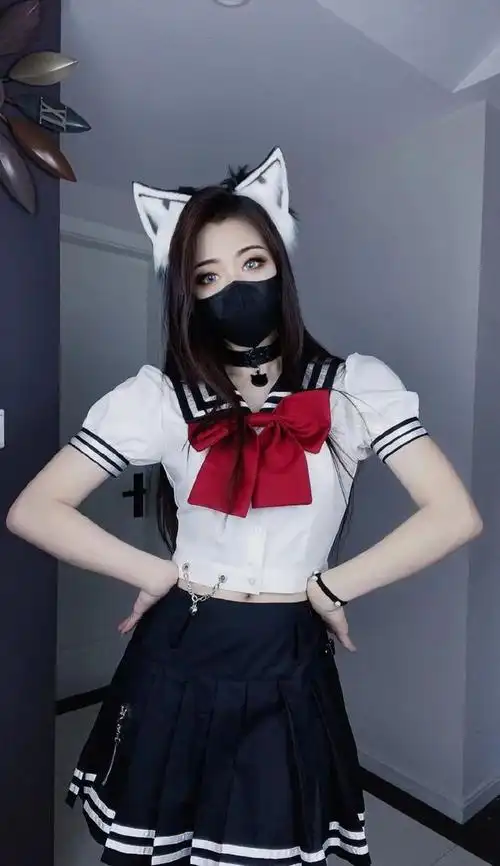 当然,cindy没戴口罩之前的图很多,不是乔碧罗,不过不得不说口罩这东西