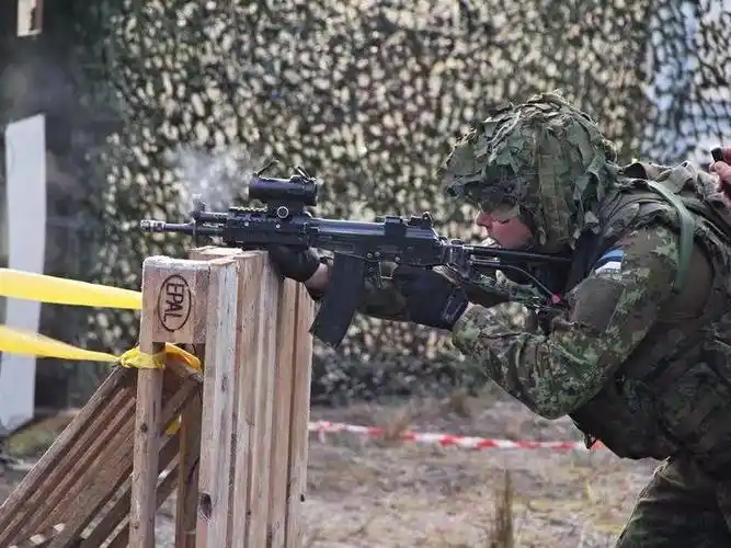 以色列国防军制式装备各项性能完爆m16突击步枪