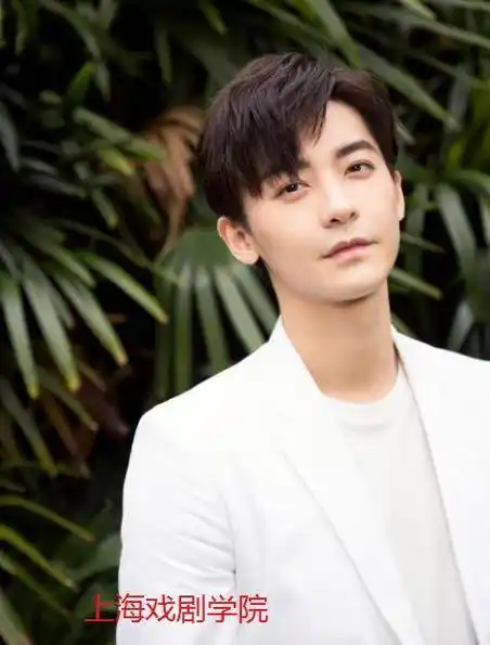 毕业_扮演者_梁洁