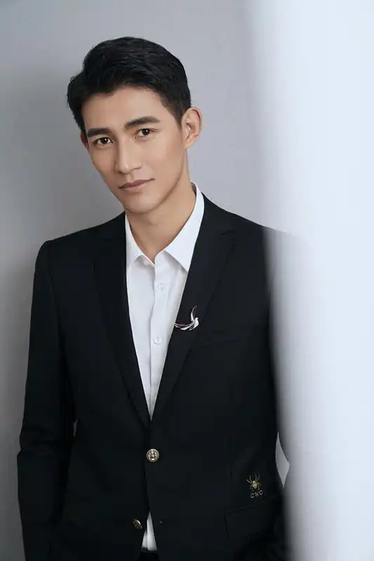 《日月》等多部优秀作品待播中,期待李子峰未来在演员之路上的更多