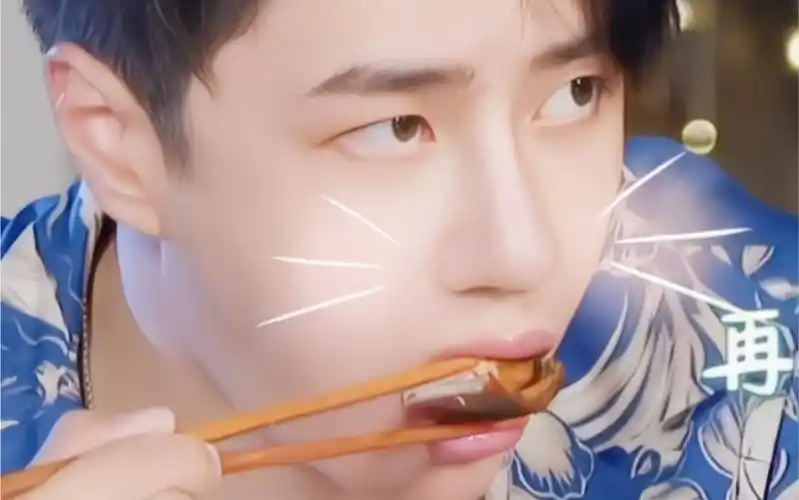 看王一博吃东西真的好有食欲|好吃的东西要放在肚子里,可爱的人要放在