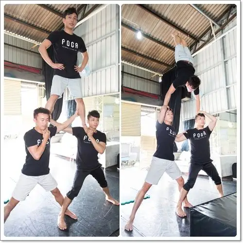 接著试试往上增高的三人叠罗汉,老师示范的是难度较高的技巧