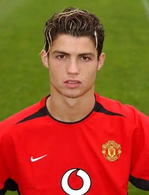 盘点c罗14张发型照片:从卷发到马桶刷,最好看的只有这2张