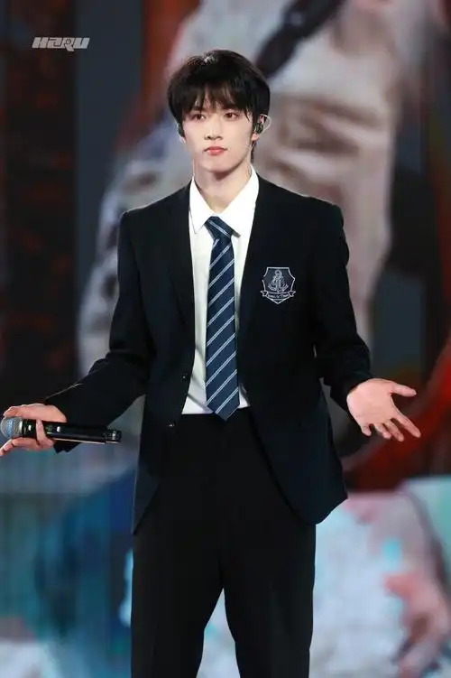 刘耀文校服男高