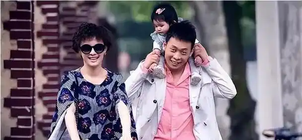 央视钱琳琳我这辈子最正确的决定就是带着儿子嫁给小丈夫张译