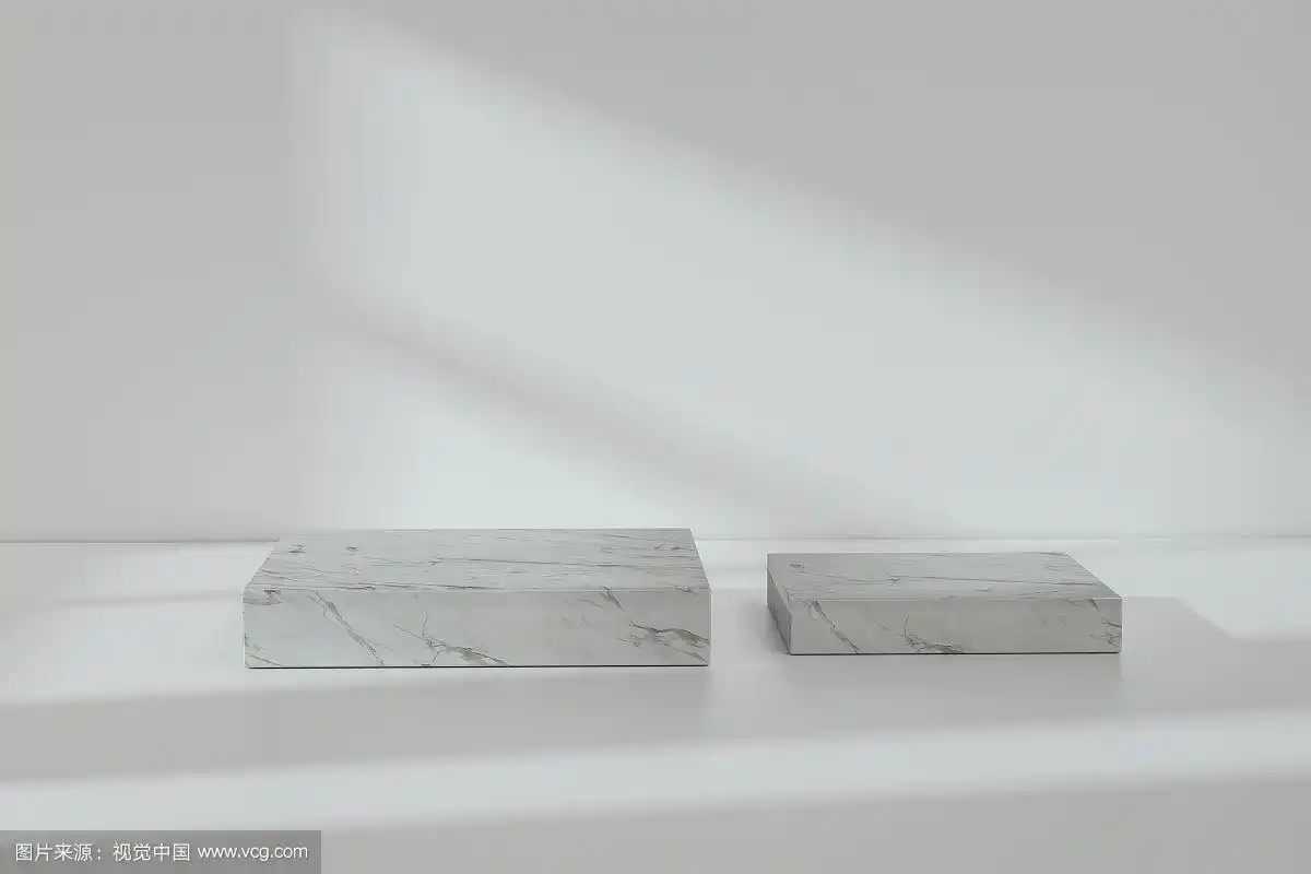 有窗户投影的空房间内的物品展示平台,三维渲染