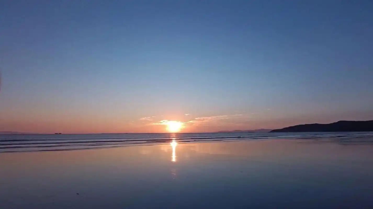 岱山岛看日出攻略 岱山岛的鹿栏晴沙看日出路线有两条,路线在第三图在