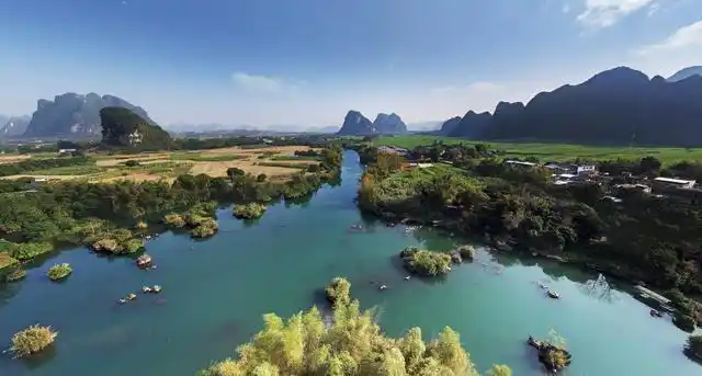 靖西大峡谷,明仕田园都很近,也是这些景点的必经之路,如果你来崇左