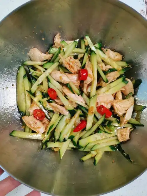 挑战365道家常菜75d1天凉拌鸡胸肉黄瓜丝