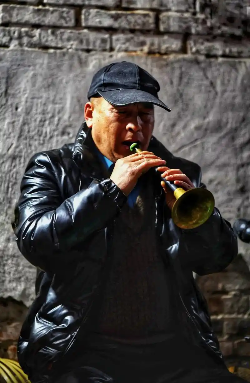 原创摄影 百般乐器唢呐为王,不是升天就是拜堂,千年琵琶万年 - 抖音