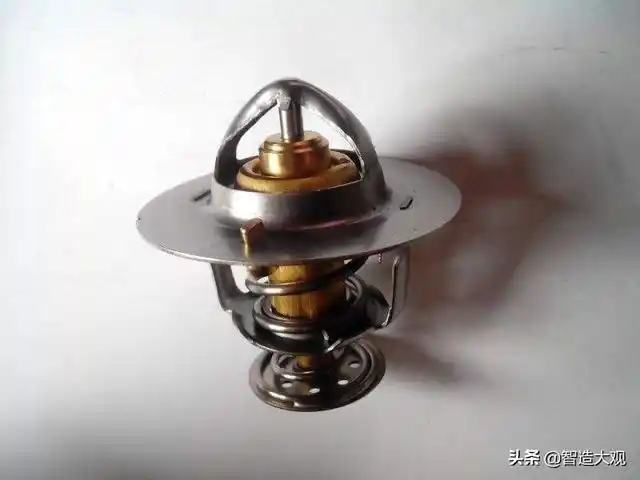 节温器的装车检查方法可以分为两部分:第一部分是发动机运转后的检查.