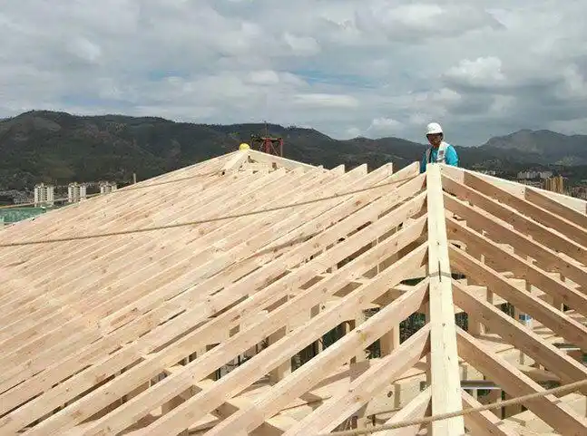 昆明安宁太平村三层楼木结构房样板房,苏总帅日本团队建造.
