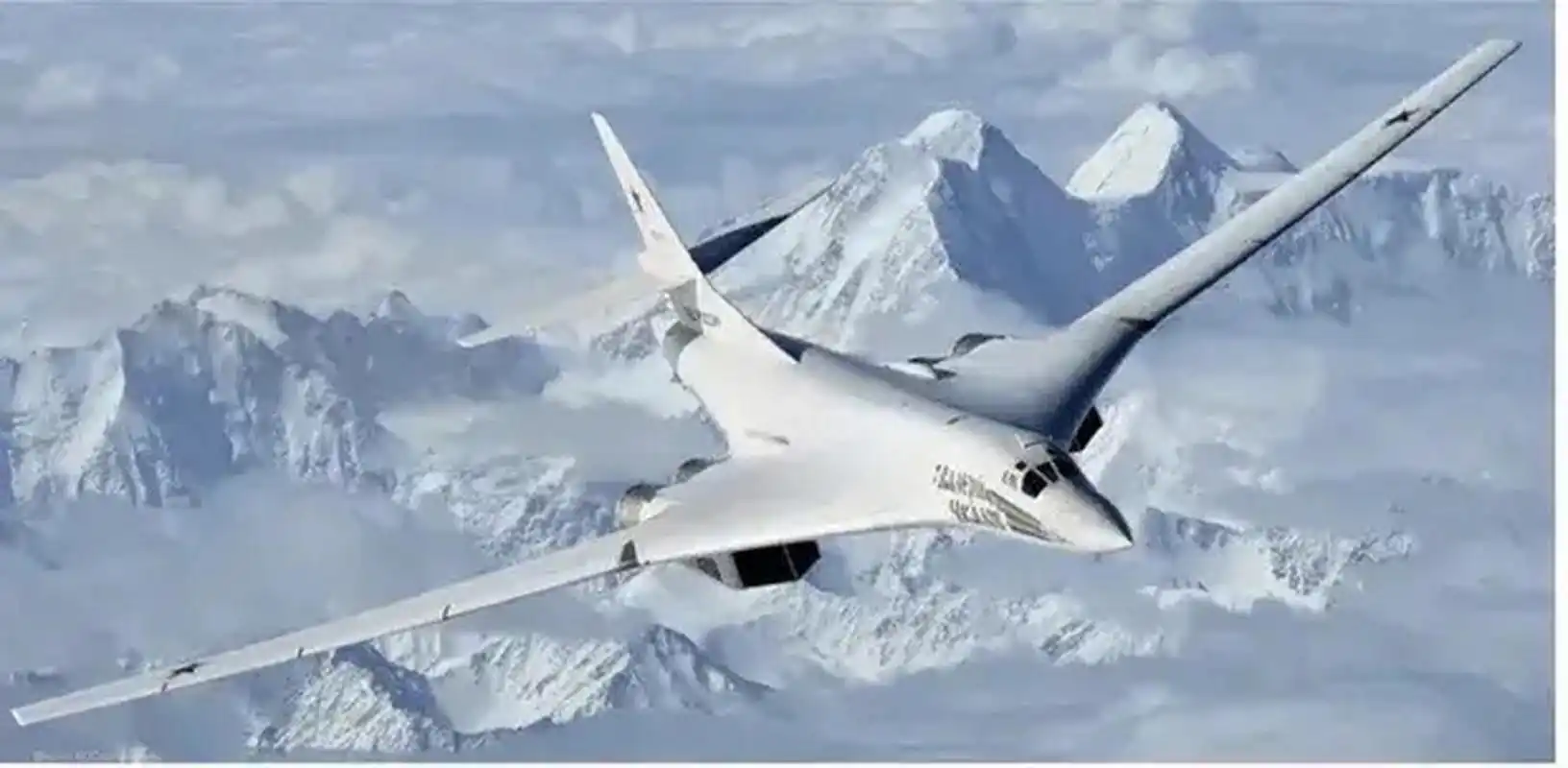 【中国推出新一代轰炸机 轰20展示强大实力】  近日,中国成功推出了新