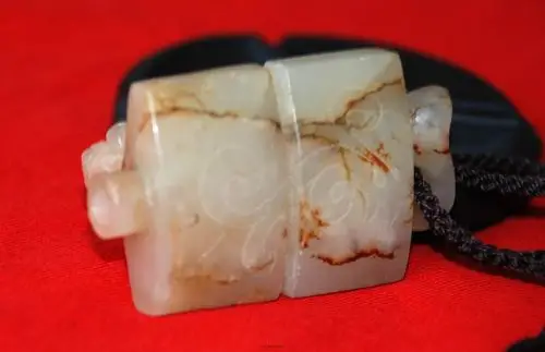 看看这个司南佩