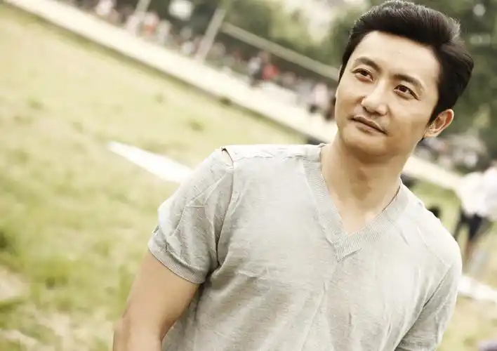 原创涂松岩:出道22年零绯闻,将妻子宠成宝,现因演"渣男"翻红