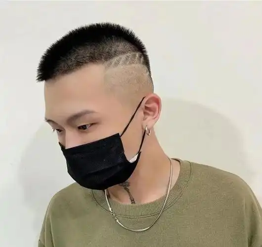 铲两边发型寸头