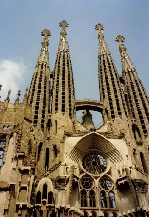 教堂巡礼—西班牙巴塞罗那圣家族大教堂_宗教_建筑_安东尼奥·高迪