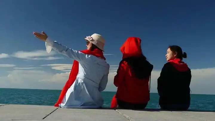 特别是翡翠湖,把我们带到了一个最美的坑,拍的照美得不得了,朋友都说