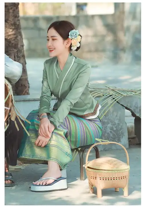 新款纳傣族服装传统傣族服饰秋季泰国条纹裙西双版经典豆沙绿