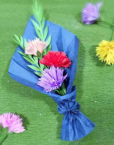 1年前 37 2 0 广州  |  手工艺人 母亲节 简陋的康乃馨一束 背景用