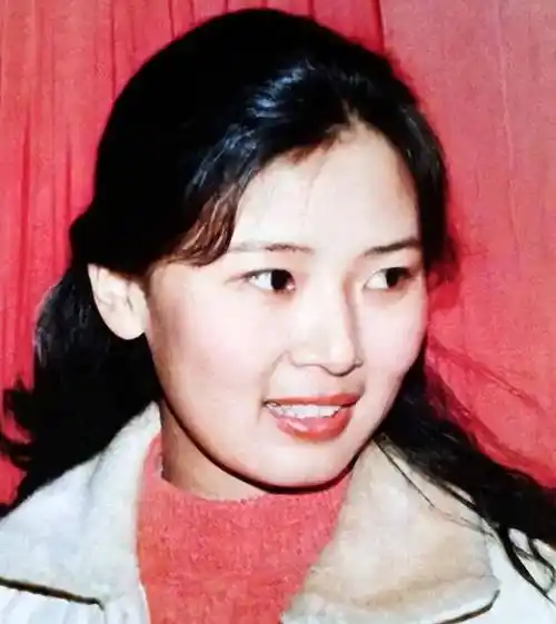 "牧羊女"丁岚:因《少林寺》走红,巅峰时远走他国,她后悔吗?