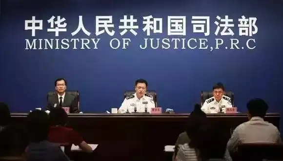 vr戒毒所里的青年:吸毒后以为天下第一,想试试反侦察被抓