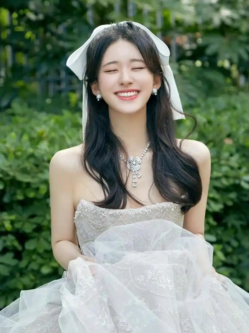 挑战发布100组明星婚纱照|第五十六组赵露思 赵露思拍的这组单人婚纱