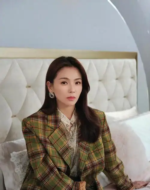 刘涛是一个搭配鬼才西装造型打扮的成熟又有特色简直太会穿了