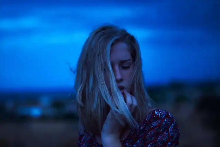 一个人孤独无助的图片高清原图下载,一个人孤独无助的图片,壁纸图片