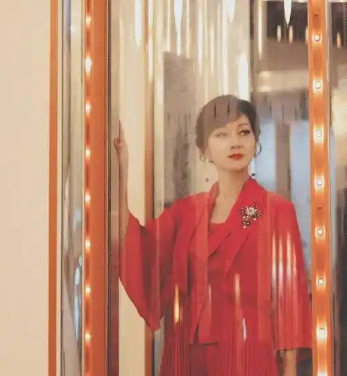 原创67岁赵雅芝晒健身照逆天长腿太吸睛体重30年未超过95斤