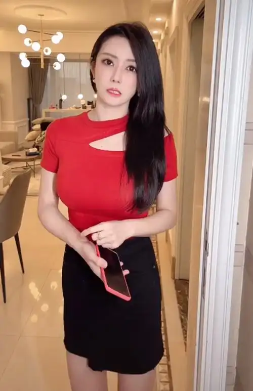 57岁雷宇扬耍大牌?与粉丝合影全程黑脸,对待粉丝太凶还骂粉丝