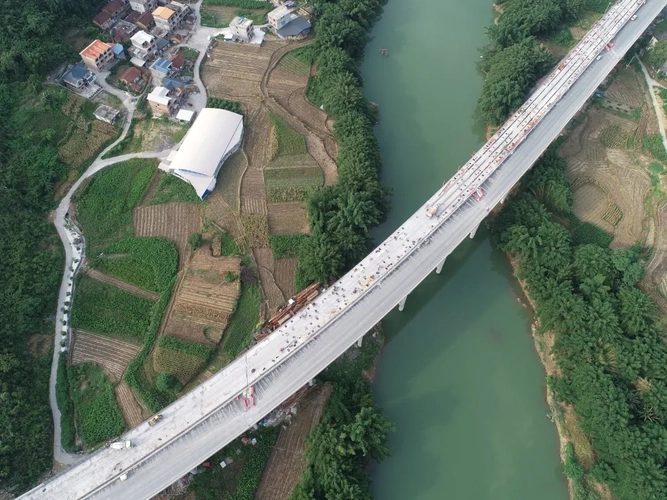 广西北部湾投资集团有限公司投资建设的融水至河池高速公路完成天河3