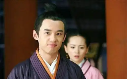 汉景帝年少时用棋盘砸死吴王刘濞的儿子是什么心理