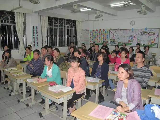 怡景小学召开学生家长会