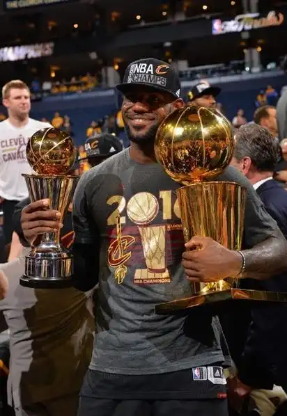 nba骑士詹姆斯夺冠现场图