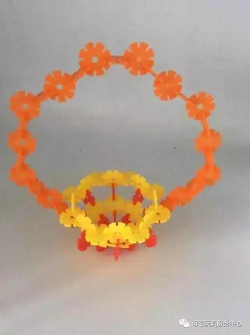 3.用雪花片,我们可以用什么方法来拼插呢?