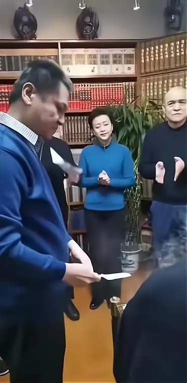 赵忠祥80岁冥寿倪萍一身黑亮相情绪稳定敬一丹杨澜泪奔