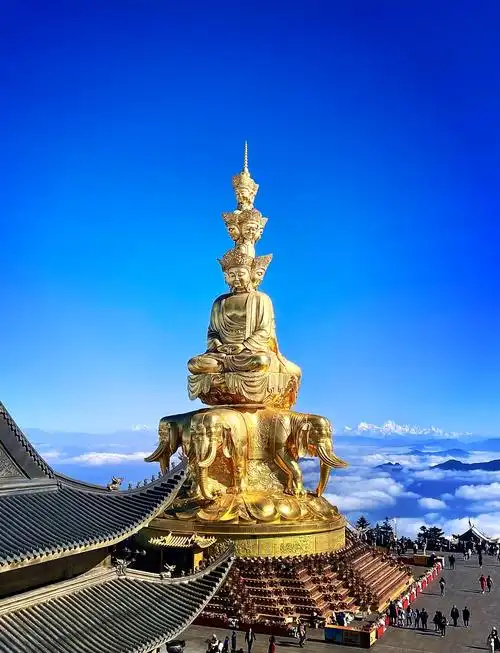 🏞️峨眉山:美食与山景的完美结合!