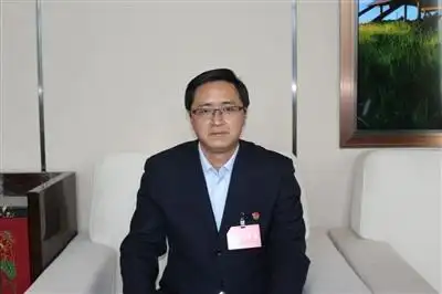 市教育局局长王刚