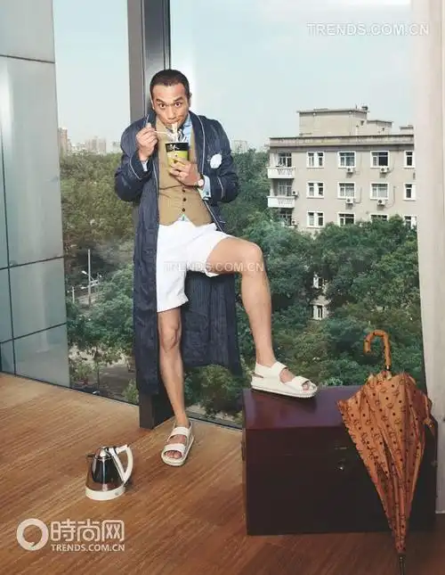 黄觉 一条内裤造就一个男人