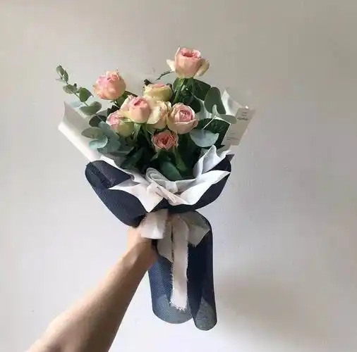 花艺赏析雅致韩式迷你小花束