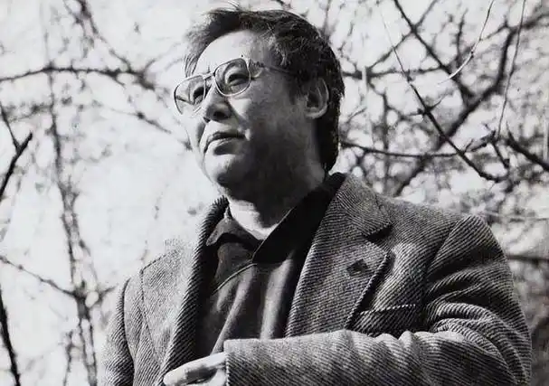 作为著名作家路遥想必大家都或多或少了解过,他在人世间留下了许多