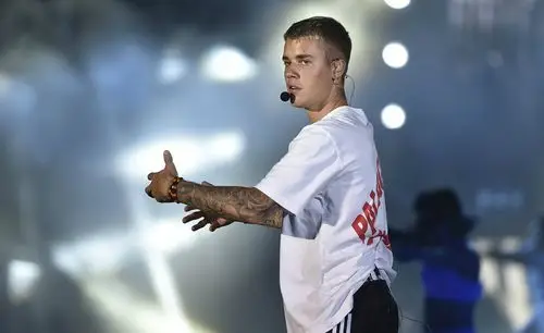 many lashed out on twitter, criticizing biebers deadpan