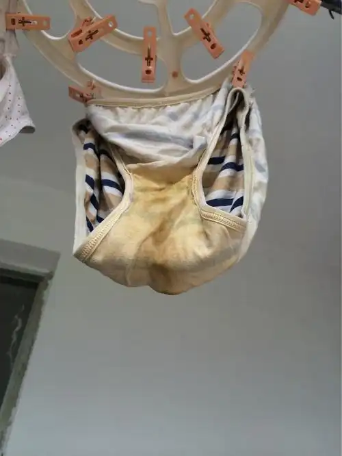 舍友内裤!噗~更新一个牙刷