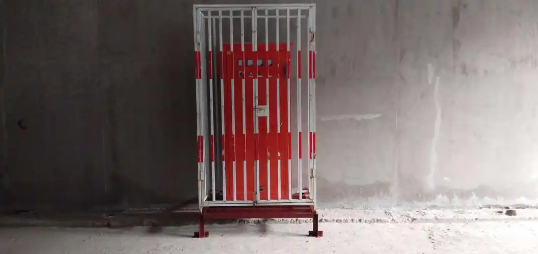 【北二路站站厅层一级配电箱底座安装】