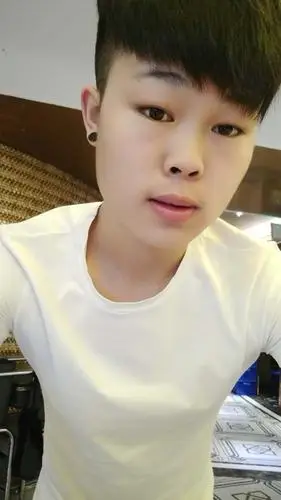 【帅男秀场】万文猛 20岁 射手 服务业