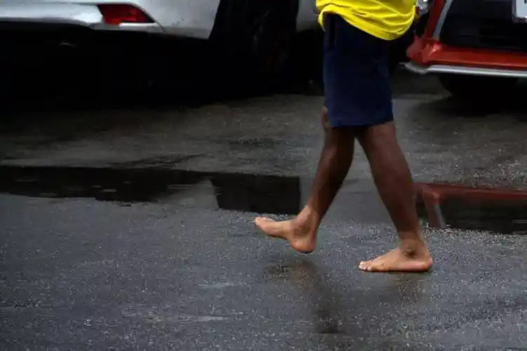 阳江人注意雨天蹚水走路竟会被感染皮肤病