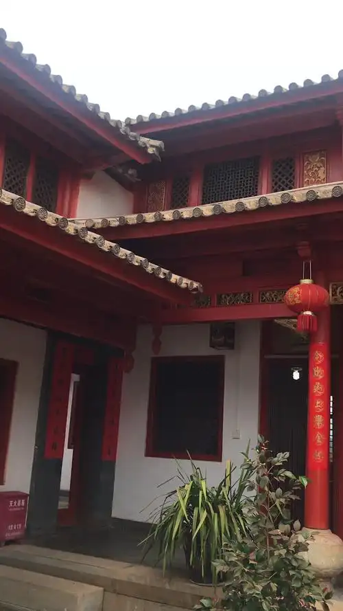 白族:三坊一照壁,四合五天井