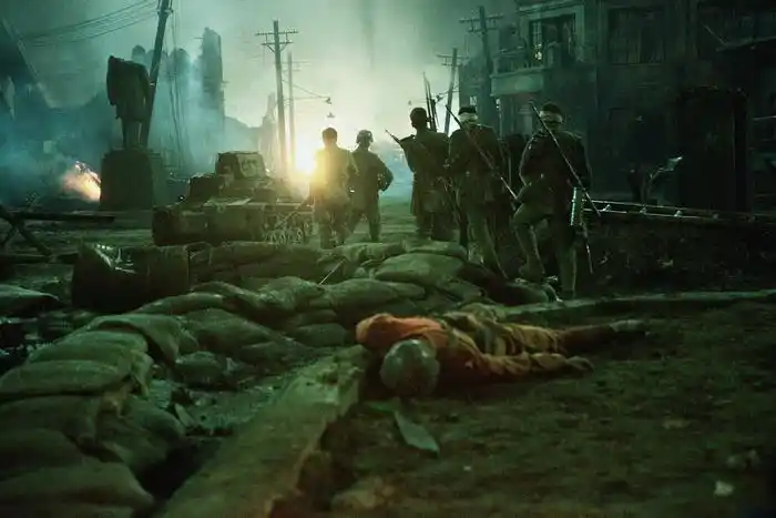 军训7个月!《八佰》壮士许国 不仅仅是一部商业战争电影