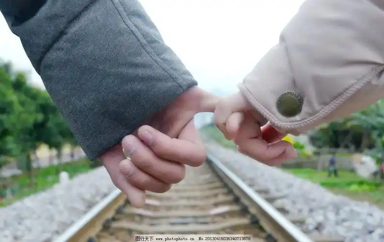 一直牵挂着你,期望,不,应该是用奢望这个词,奢望有一天能再次和你相遇